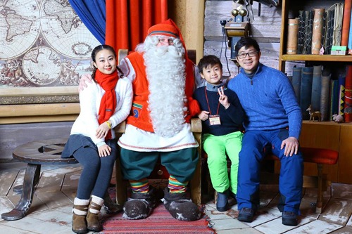 Bố mẹ Việt đưa con đi Lapland gặp ông già Noel