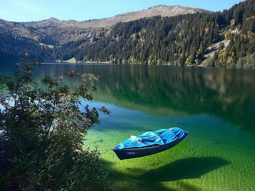 Hồ tự nhiên sạch như nước cất tại New Zealand