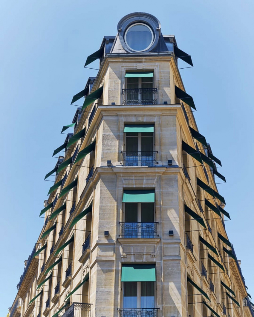 du lịch paris, du lịch pháp, khách sạn, khách sạn paris, le metropolitan a tribute portfolio, tháp eiffel, khách sạn có ô cửa sang chảnh, nhìn thẳng tháp eiffel