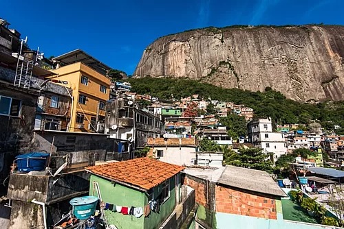 complexo do alemão, du lịch brazil, rio de janeiro, nam du khách liều mình vào khu ổ chuột khét tiếng ở brazil