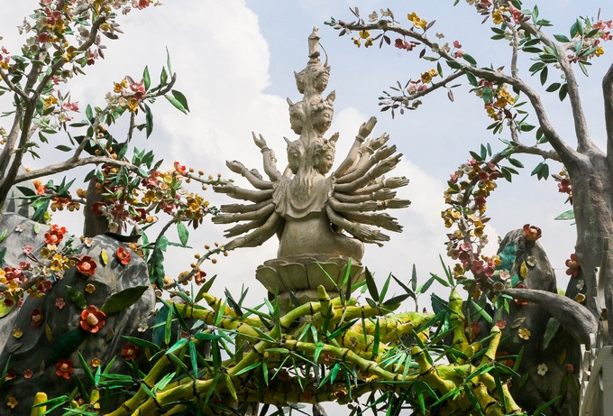 du lịch đồng nai, khách san đồng nai, điểm đến đồng nai, ngôi chùa có cổng hình cây tre