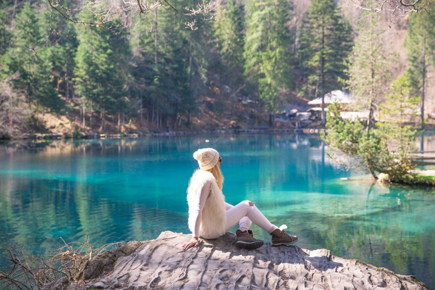 Du lịch Thụy Sĩ nhất định phải ghé ‘hồ ngọc ẩn’ bốn mùa bình yên