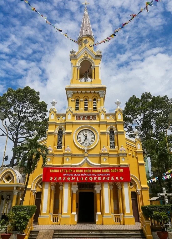 Nhà thờ hơn 100 tuổi phong cách ‘lai’ Á – Âu ở Sài Gòn