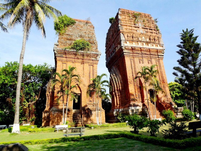 Tuyển tập 10 Địa điểm du lịch nổi tiếng nhất Quy Nhơn, Bình Định năm 2022