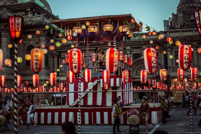 du lịch kyoto, du lịch tokyo, khách sạn tokyo, lễ hội obon, tham quan tokyo, độc đáo nghìn ngọn nến thắp sáng nước nhật trong lễ vu lan