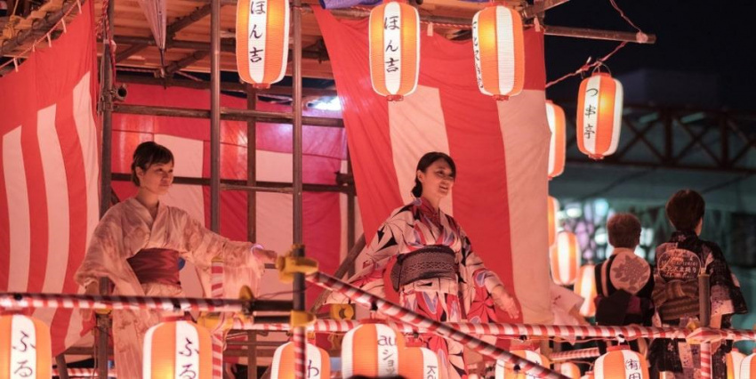 du lịch kyoto, du lịch tokyo, khách sạn tokyo, lễ hội obon, tham quan tokyo, độc đáo nghìn ngọn nến thắp sáng nước nhật trong lễ vu lan