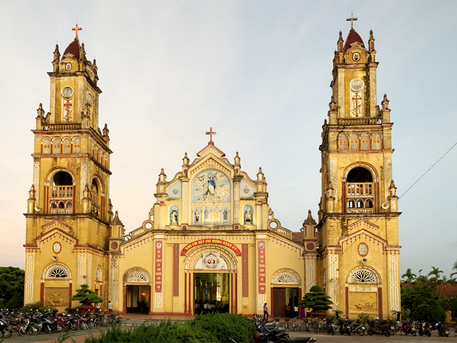 Ở nhà cổ, thăm loạt nhà thờ đẹp như châu Âu ở Nam Định