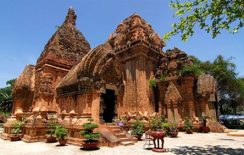 Review 10 địa điểm du lịch nổi tiếng nhất ở Nha Trang bạn không thể bỏ qua năm 2022