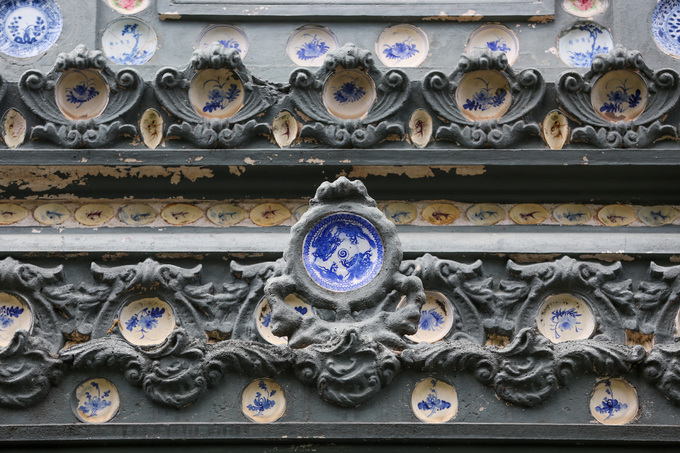 du lịch tphcm, khách sạn tphcm, ngôi chùa gần 300 tuổi trang trí hàng nghìn chiếc đĩa ở sài gòn