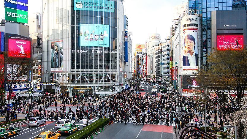 du lịch tokyo, ga shibuya, giao lộ shibuya, ngã tư shibuya, giao lộ nơi hàng triệu người qua đường một ngày ở tokyo