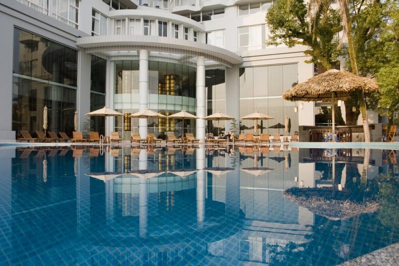 điểm qua top 10 khách sạn quảng ninh có hồ bơi cực sang chảnh