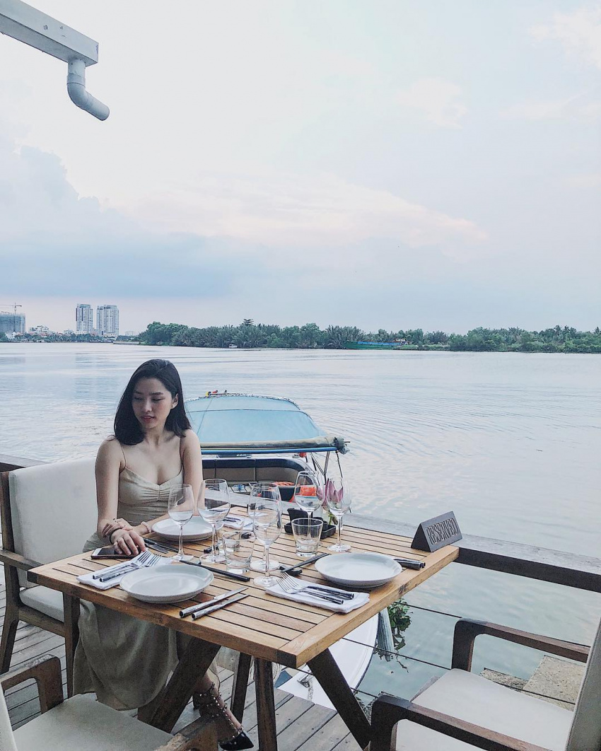 Check-In Sang Chảnh Nhà Hàng The Deck Sài Gòn View Sông Tuyệt Đẹp Bạn Không  Thể Bỏ Lỡ - Alongwalker