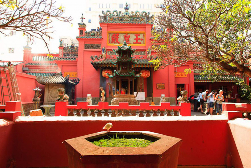 Top 6 địa điểm đi chùa đầu năm ở TP HCM linh thiêng nhất 2022
