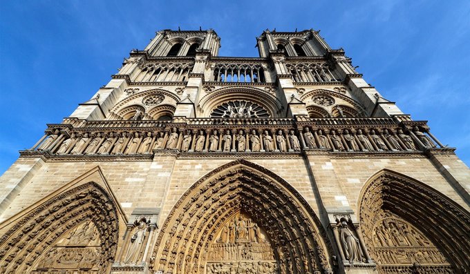 Cánh cửa bí ẩn trong nhà thờ Đức Bà Paris