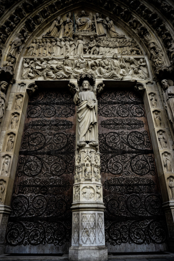du lịch paris, du lịch pháp, nhà thờ đức bà paris, điểm đến paris, cánh cửa bí ẩn trong nhà thờ đức bà paris