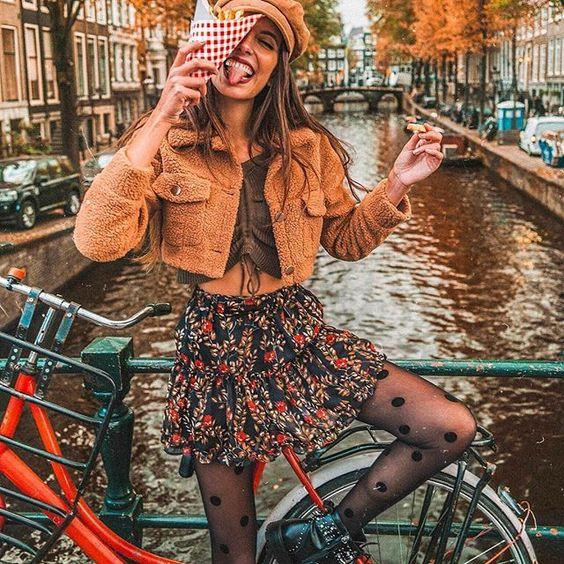Muôn kiểu check-in ‘nghìn like’ cùng xe đạp tại Hà Lan