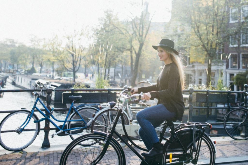 amsterdam, du lịch amsterdam, du lịch hà lan, muôn kiểu check-in ‘nghìn like’ cùng xe đạp tại hà lan