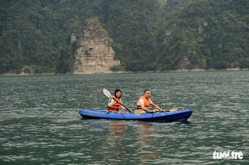 hồ thủy điện, tuyên quang, chèo thuyền kayak ngắm hồ thủy điện đẹp mê mẩn