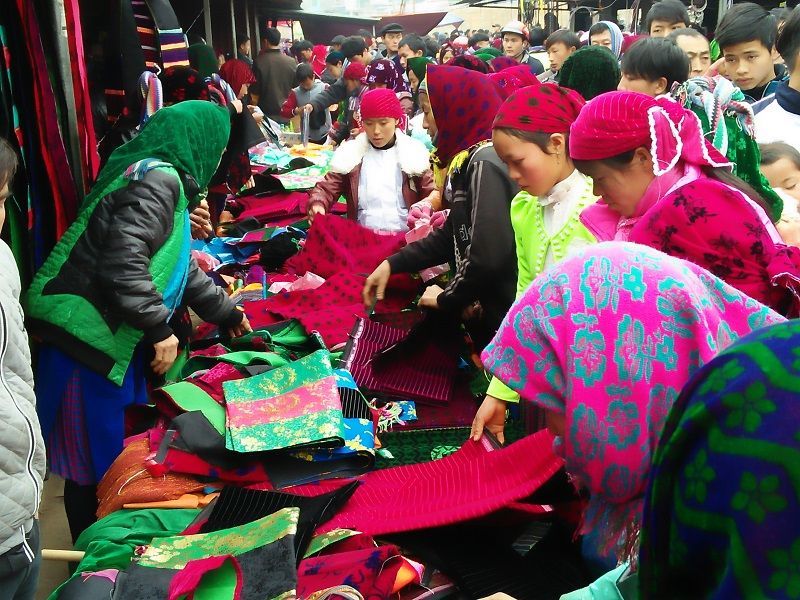 6 khu chợ phiên Hà Giang nổi tiếng nhất nhiều đặc sản mua làm quà