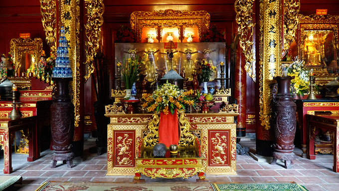 du lịch nghệ an, nghệ an, tham quan nghệ an, bên trong đền thờ ông hoàng mười gần 400 năm ở nghệ an