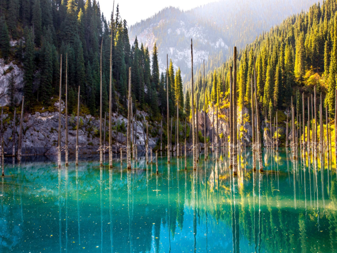 du lịch kazakhstan, hồ kaindy, hồ kaindy kazakhstan, kazakhstan, hồ nước bí ẩn với loại cây mọc ngược dưới đáy