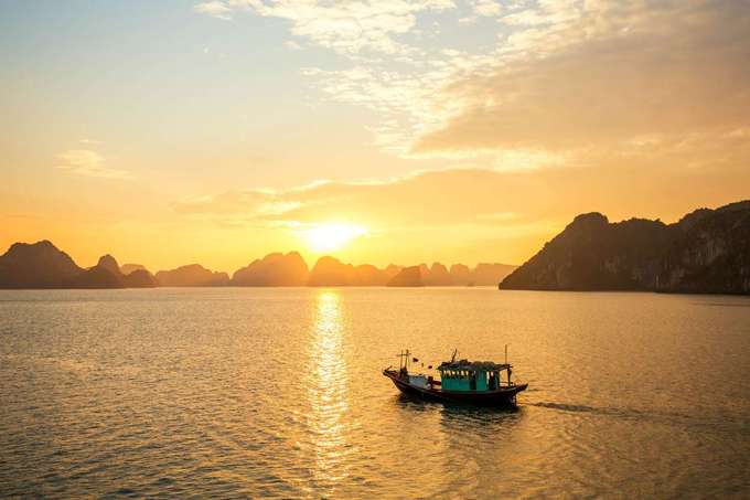 Vịnh Hạ Long, Mũi Né trong 10 điểm ngắm hoàng hôn đẹp nhất châu Á