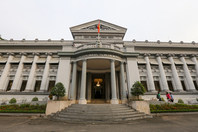Tòa nhà hơn trăm tuổi thành điểm ‘sống ảo’ của giới trẻ Sài Gòn