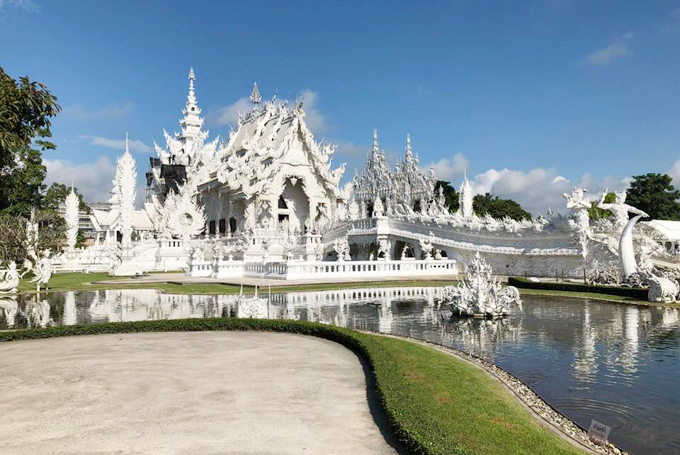 du lịch bangkok, du lịch chiang rai, khách sạn bangkok, đền wat rong khun, câu chuyện đằng sau thiết kế đáng sợ của ngôi đền trắng như tuyết
