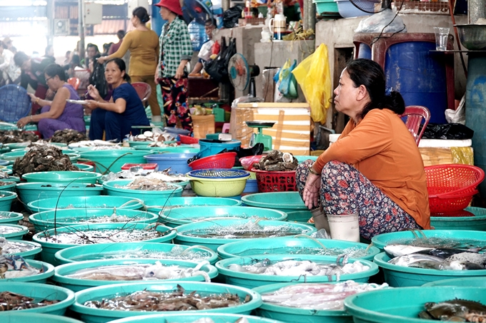 Một ngày ăn uống no nê trong chợ hải sản chế biến tại chỗ ở Sài Gòn