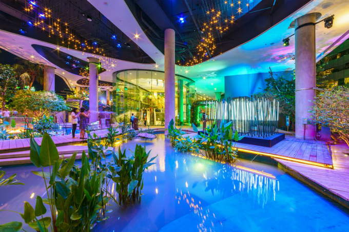du lịch bangkok, khách sạn bangkok, trung tâm thương mại ở thái lan chứa cả thác nước và ‘rừng nhiệt đới’