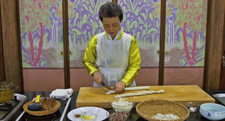 du lịch seoul, tham quan seoul, tteokguk, truyền thống tính tuổi bằng súp của người hàn quốc