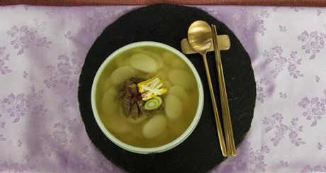 du lịch seoul, tham quan seoul, tteokguk, truyền thống tính tuổi bằng súp của người hàn quốc