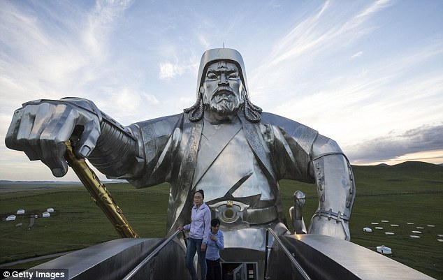 Chiêm ngưỡng tượng đài Thành Cát Tư Hãn khổng lồ ở Mông Cổ