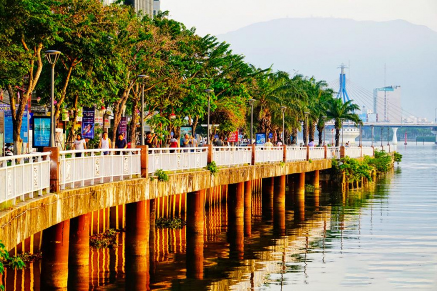 Cùng hội bạn đổi gió du lịch Đà Nẵng thì nên làm gì?