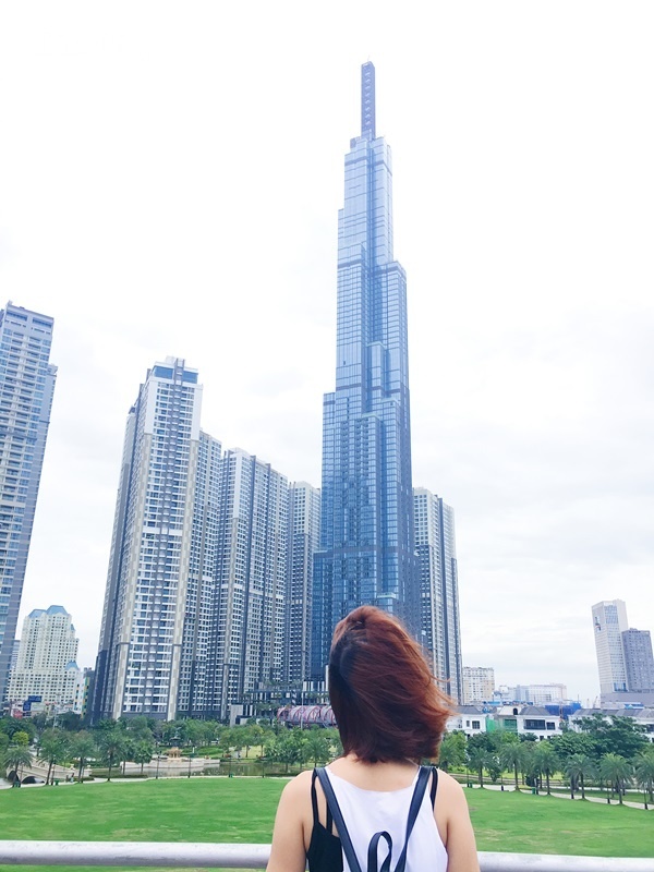 Theo chân cô gái trẻ khám phá trọn vẹn Landmark 81 – tòa nhà cao nhất Việt Nam và Đông Nam Á