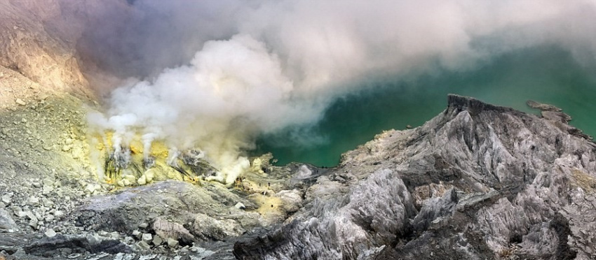 du lịch indonesia, khách sạn indonesia, kinh nghiệm đi indonesia, mạo hiểm mạng sống ngắm núi lửa có mỏ lưu huỳnh lớn ở indonesia