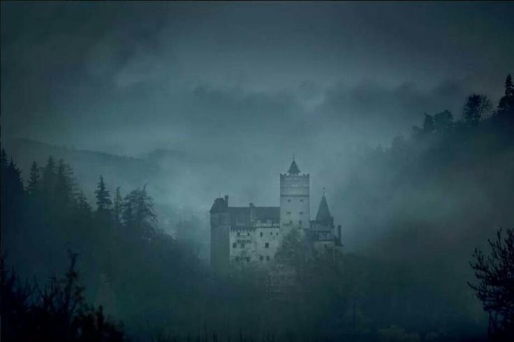 Bên trong lâu đài có thật của Bá tước Dracula