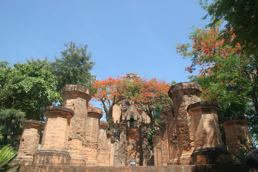 Tháp Bà Ponagar Nha Trang điểm du lịch tín ngưỡng nổi tiếng