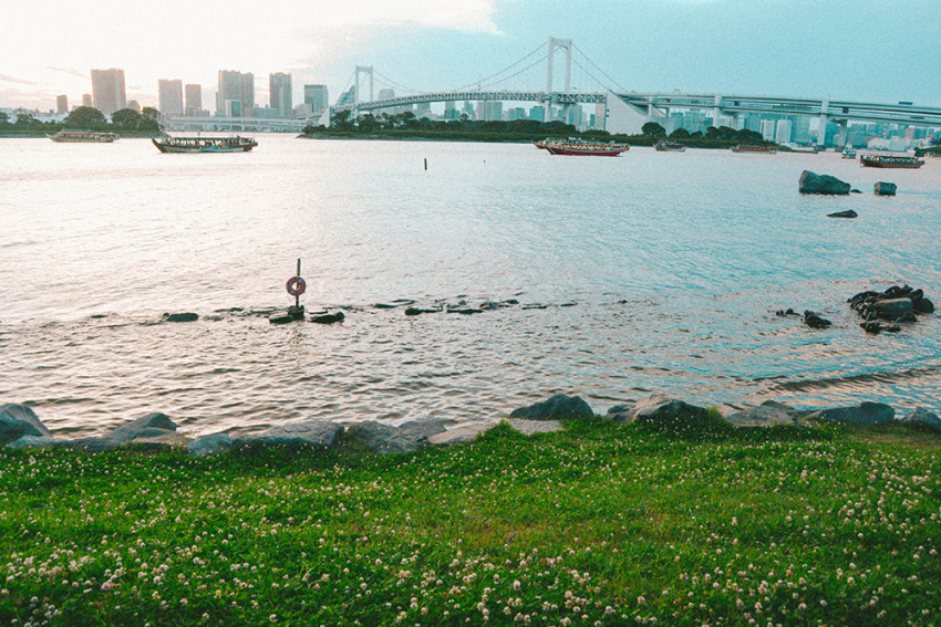 bãi biển odaiba, du lịch tokyo, khách sạn tokyo, bãi biển bình yên ‘nhắm mắt thấy mùa hè’ ở tokyo