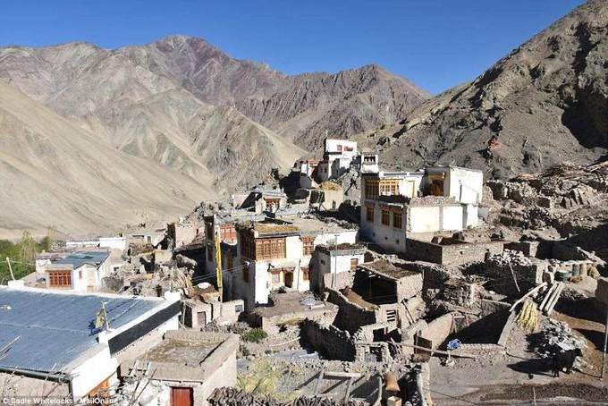 ấn độ, du lịch ấn độ, kinh nghiệm đi ấn độ, ladakh ấn độ, làng rumbak, ngôi làng chỉ dùng điện 3 tiếng mỗi ngày