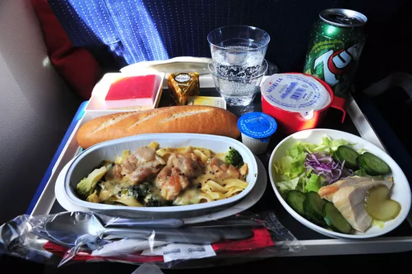 hãng hàng không, suất ăn, suất ăn trên máy bay, máy bay, nhìn phát thèm với suất ăn của các hãng bay trên thế giới, có hãng còn phục vụ cả tôm hùm hoành tráng như nhà hàng 5 sao
