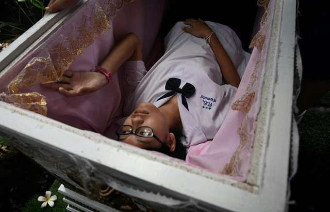 du lịch bangkok, khách sạn bangkok, kid mai death cafe, nơi khách được dự đám tang của chính mình ở thái lan