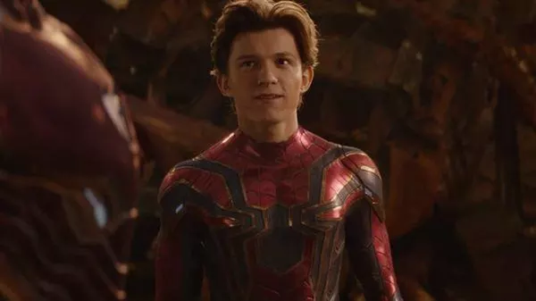 Xúc động trước 2 khoảnh khắc của Spider-man và Tony Stark trong Avengers như lời tiên đoán 'Nhện Nhọ' rời xa MCU