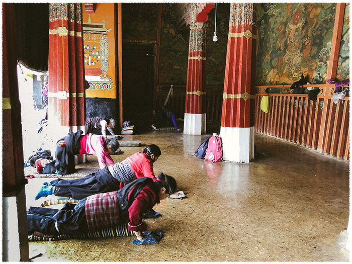 tham quan trung quốc, thủ phủ lhasa, ấn tượng nghi thức ‘tam bộ ngũ thể nhập địa’ ở tây tạng