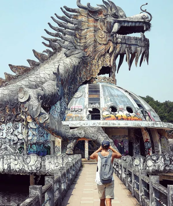 đền sumeru, rồng khổng lồ, cá khổng lồ, thái lan, du lịch huế, xứ sở chùa vàng, du lịch thái lan, địa điểm du lịch huế, thủ đô bangkok, kiến trúc độc đáo, sao y bản chính, thành phố huế, công viên nước, hồ thủy tiên, không kém cạnh thái lan, việt nam cũng có tọa độ được canh giữ bởi “rồng khổng lồ” còn rùng rợn hơn nước bạn