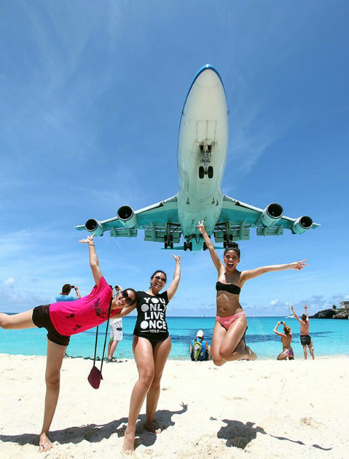 bãi biển maho, đảo saint martin, bãi biển thần chết – nơi máy bay như đâm thẳng vào du khách