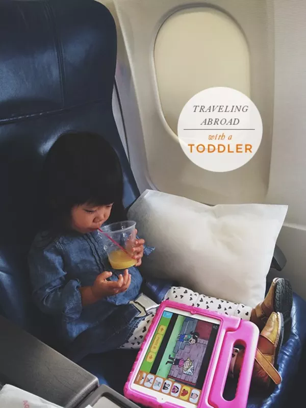 đi du lịch, du lịch hè 2019, trẻ nhỏ đi máy bay, đồ ăn trên máy bay, cho trẻ đi du lịch, cả nhà đi xa, từ trường hợp em bé bị bỏng vì ăn mì trên máy bay, lưu ý các món tuyệt đối không ăn khi cho trẻ đi du lịch