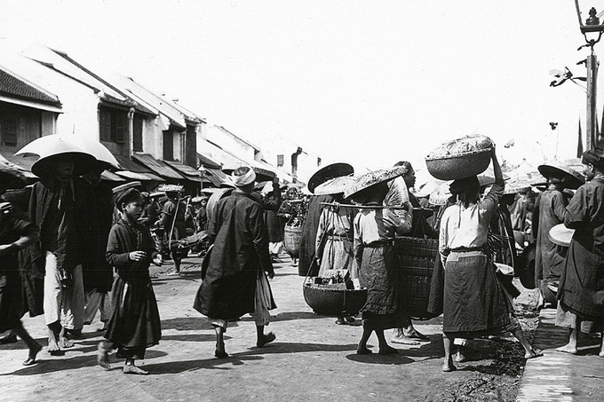 Hơn 100 năm tồn tại của chợ Đồng Xuân