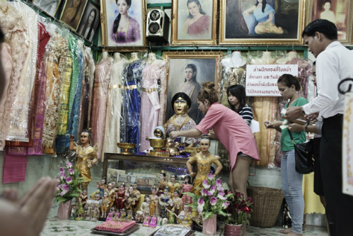 du lịch bangkok, khách sạn bangkok, bí ẩn đằng sau căn miếu thờ cô dâu ma giữa lòng bangkok