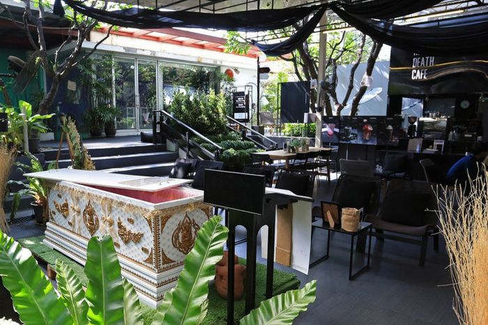 du lịch bangkok, khách sạn bangkok, kid mai death, đi bangkok uống cà phê ở quán ‘cà phê đám tang’